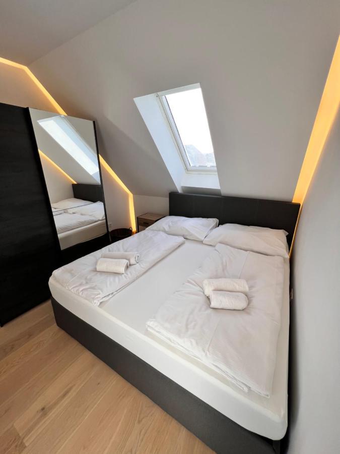 Modern Flat Vienna With Two Rooms Exterior photo